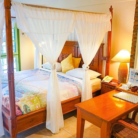 Hotel Deli River And Restaurant Omlandia Медан Экстерьер фото