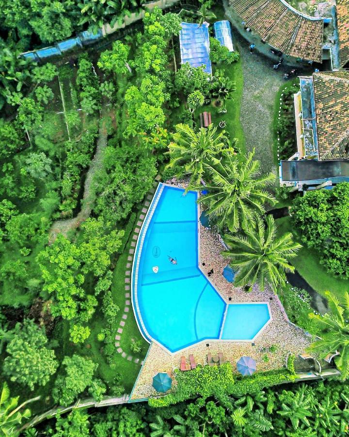 Hotel Deli River And Restaurant Omlandia Медан Экстерьер фото
