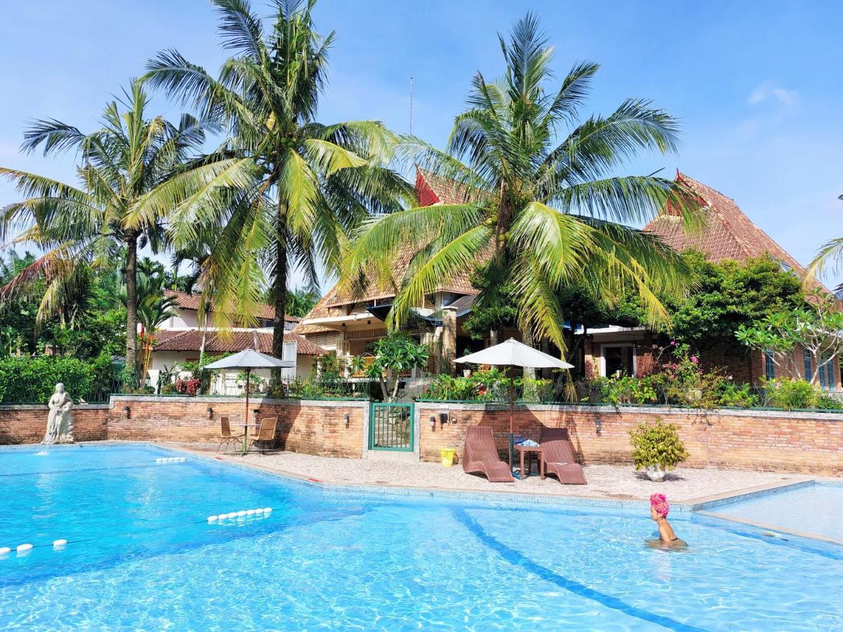 Hotel Deli River And Restaurant Omlandia Медан Экстерьер фото
