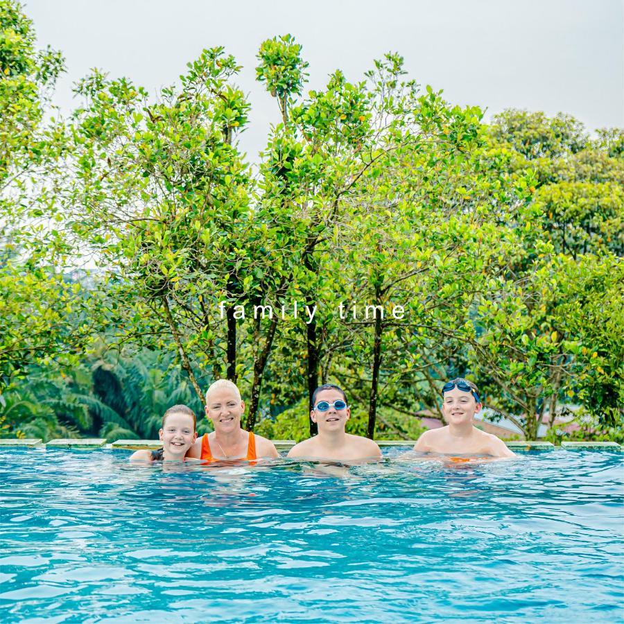 Hotel Deli River And Restaurant Omlandia Медан Экстерьер фото
